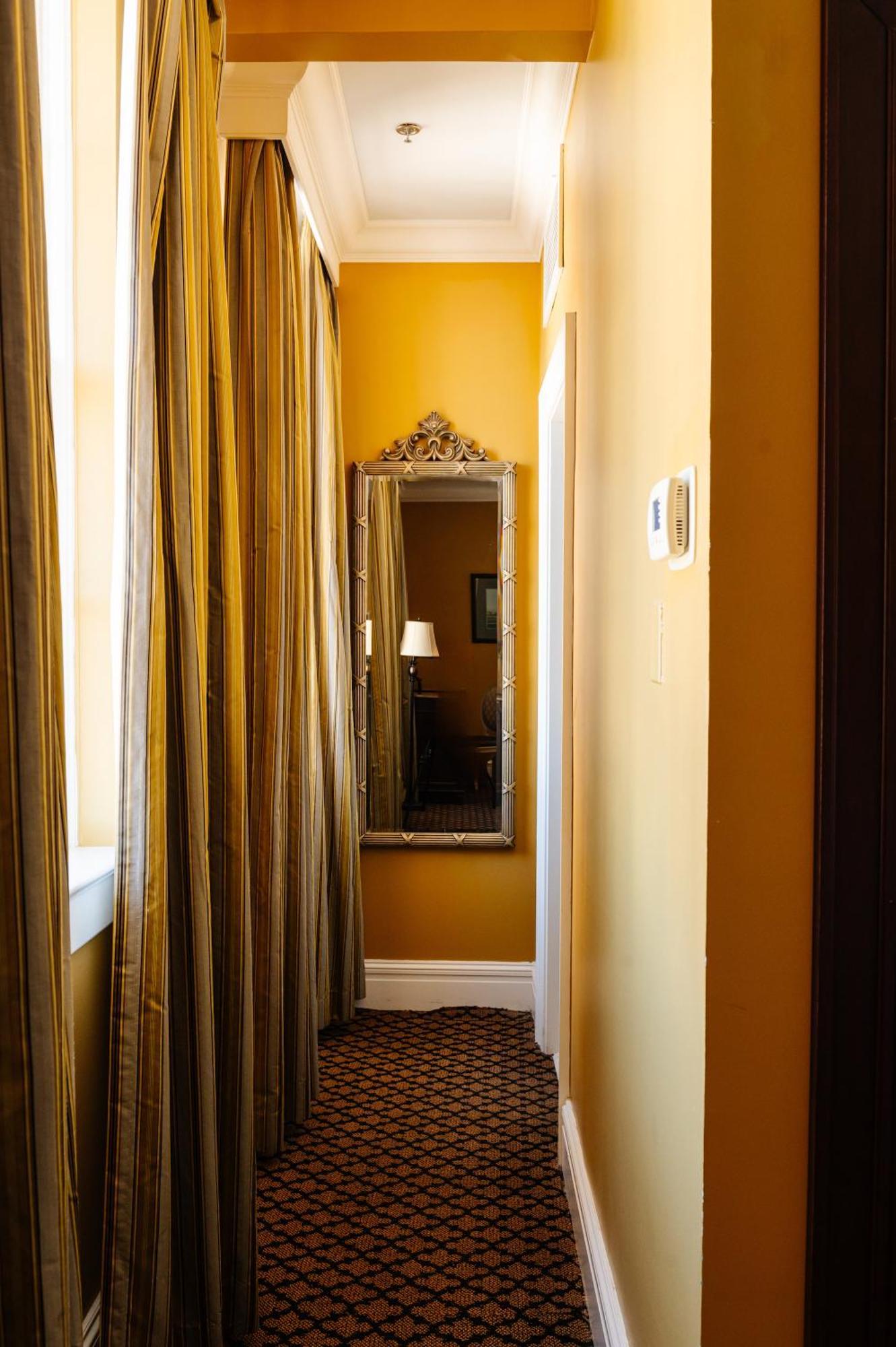 Отель The Lafayette New Orleans By Kasa Номер фото