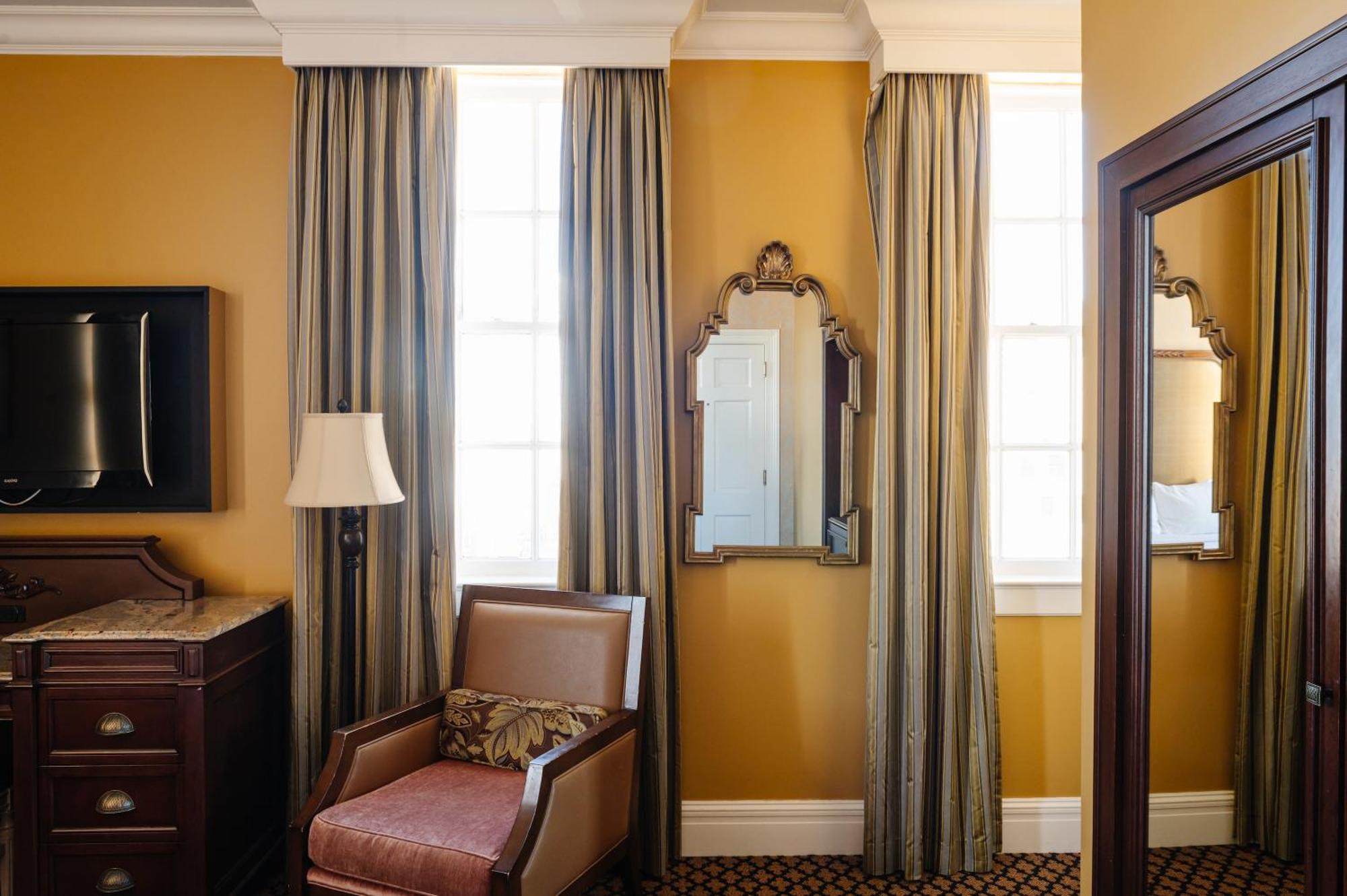 Отель The Lafayette New Orleans By Kasa Экстерьер фото